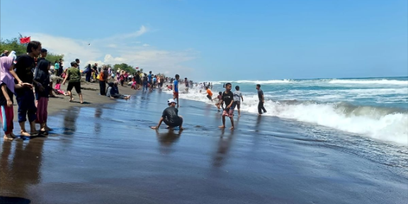 Pantai Mliwis, Wisata Murah Meriah di Kebumen