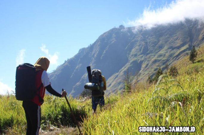 Ribut-ribut Pengelolaan Wisata Pendakian Gunung Rinjani: Siapa Sebenarnya yang Diuntungkan?